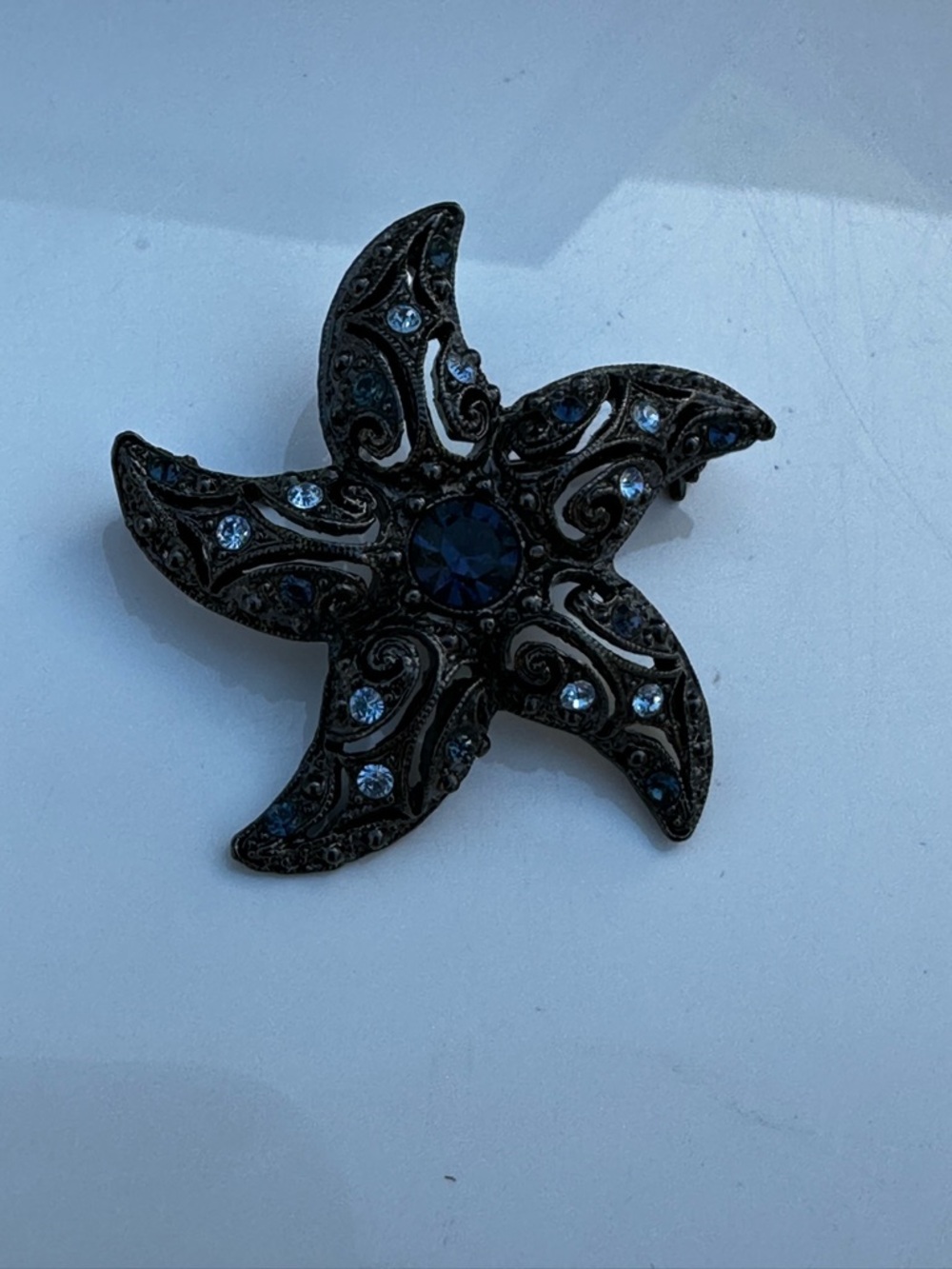 Vintage Rhinestone Starfish Brooch Blue Crystal Sea Star Pin Gunmetal Tone - Picture 5 of 6